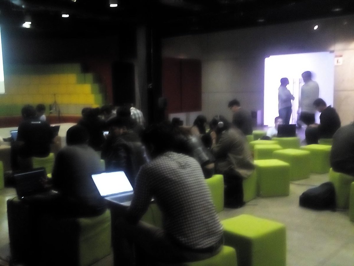 KiraMishima's tweet photo. Segun recuerdos de FB, este día de hace 6 años fui mentor en #nodeschool . Había un @rctorr &amp; @Chemasmas salvaje https://t.co/8NMVhzLWvX