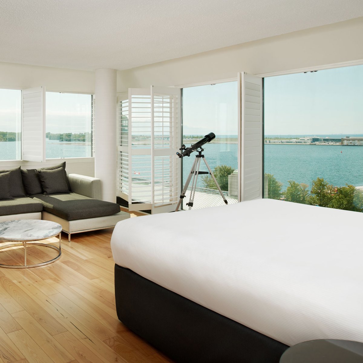 radissonbluTO's tweet photo. Treat yourself to a staycation at Canada's first Radisson Blu. Take advantage of Ontario's new Staycation Tax Credit and claim up to $2,000 in accommodation expenses on your 2022 tax return.

Learn more and book your next staycation!
https://t.co/CT7ZPpBiST https://t.co/sr9ojHQ1Jk