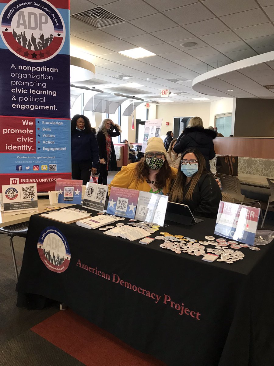 IUSBennion's tweet photo. We registered five 18-year-olds, a 17-year-old, and a parent who recently completed the citizenship process at the @adpiusb table at today’s @IUSouthBend open house for prospective students. Way to go, new Titans! #IUSBVotes @ADPaascu @ApsaCivic https://t.co/pmAlUxOliJ