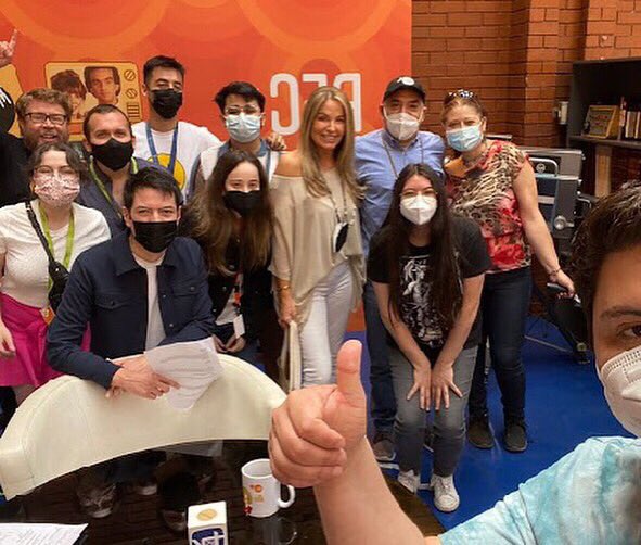 RECTV13's tweet photo. No se imaginan lo agradecidos que estamos con nuestros invitados por participar en #RECPlay y ayudarnos a recordar tantos momentos y anécdotas de la televisión junto a @elwerne 🙏❤️. ¡Gracias a nuestro equipo y al público que nos acompañó semana a semana! 🥰 https://t.co/cNgVNElcoE