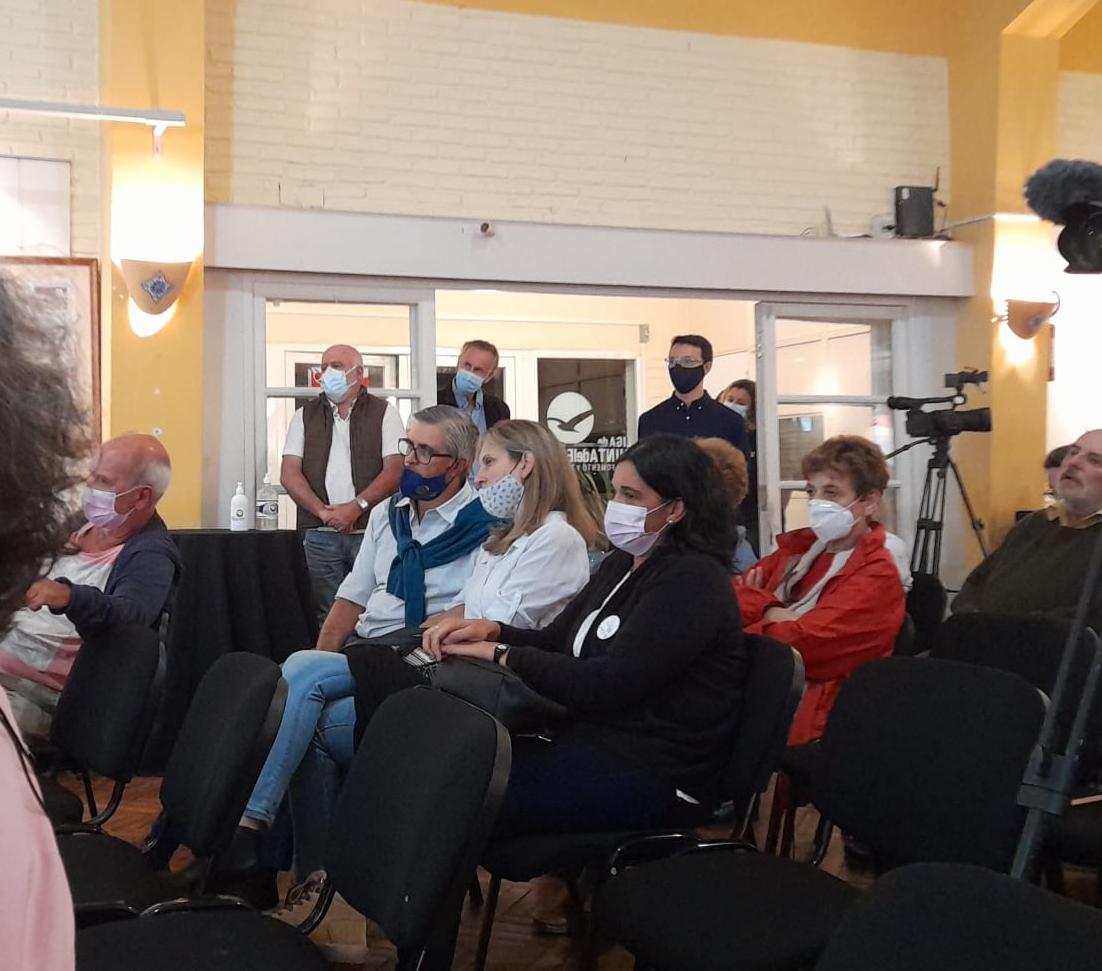 gerardo_vinales's tweet photo. En la jornada de ayer estuvimos en la Liga de Fomento de #PuntadelEste en la actividad rumbo al 27 de marzo.
#referendum2022 #si @ligafederalfa @VotaSiUy @FAMaldonado_ https://t.co/UCNNJDGPQP