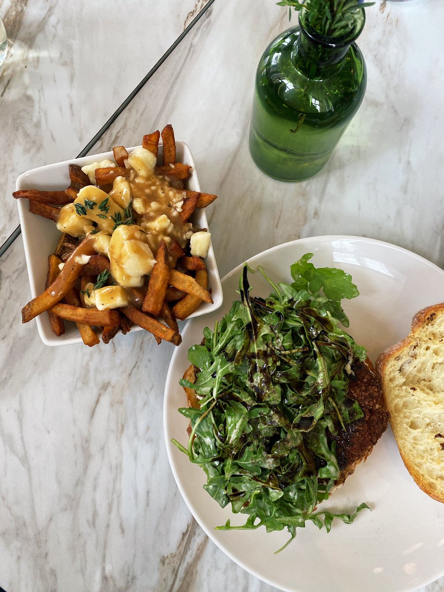 mvh_art's tweet photo. Pretty Poutine 🥂💖 @petitpoutinerie #roc #thickfriessavelives #exploreroc https://t.co/g0zEuuA0cU