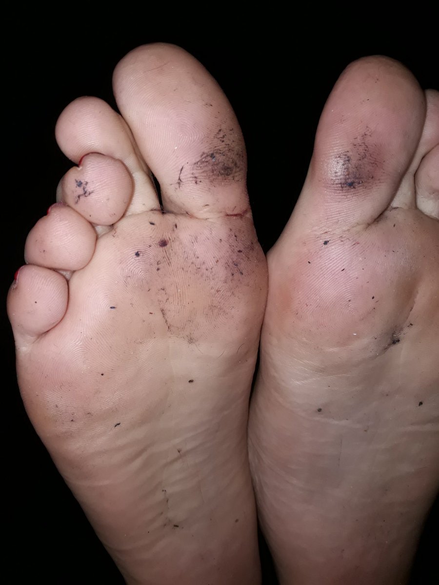 LucianiMiss's tweet photo. Under my dirty feets always 😈👇👅 https://t.co/yZLudOympY
