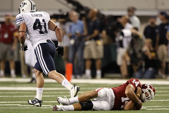 ByuPlayer's tweet image. Coleby Clawson, 08-09. 6'3" 234lbs LB, Wales UT

Repping the 435 by way of N. Sanpete HS, the blitzing backer was a fixture in opponents' backfield

He had 118 tackles, 9 sacks, and 11 QBH, including a 09/05/09 blitz on S. Bradford in BYU's 14-13 win over #5 Sooners

#BYUFootball