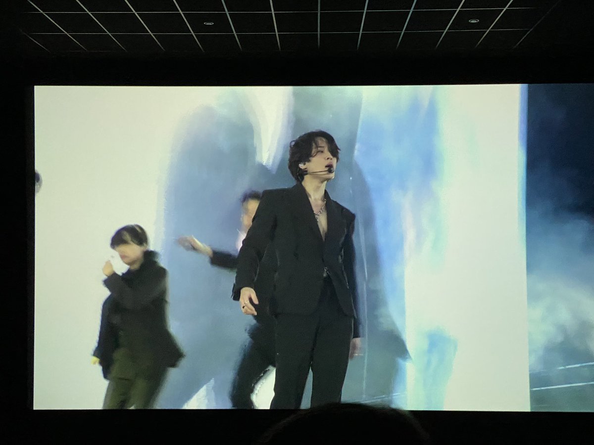 kdramamochi's tweet photo. The Permission to Dance in Seoul Live Viewing was so good!! I wish there were subtitles but it was still great! #PTD_ON_STAGE_SEOUL #PermissionToDanceOnStageSeoul https://t.co/TgQYTOAZXs