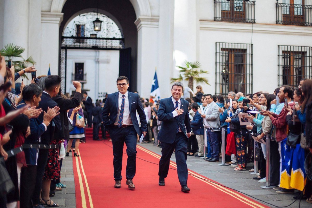 marcelomena's tweet photo. A cuatro años de la salida del gobierno celebro que mi hermano @Fernadont se puede casar en Chile con su marido https://t.co/4GMWuFH793