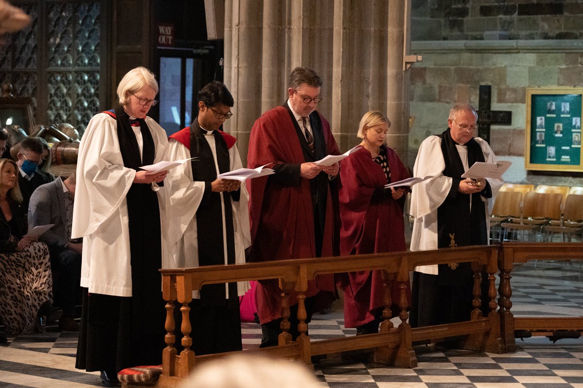 CofEWorcester's tweet photo. Congratulations to everyone who was collated as new Honorary Canons this evening in @WorcCathedral.

@BishopWorcester @BishopofDudley @NikkiGroarke @KempseyRev @HughRChadCorb @AbbeyPershore @SamSetchell @RevDianeCooksey @frtimw @penielrufus https://t.co/OdSlaoCLBj