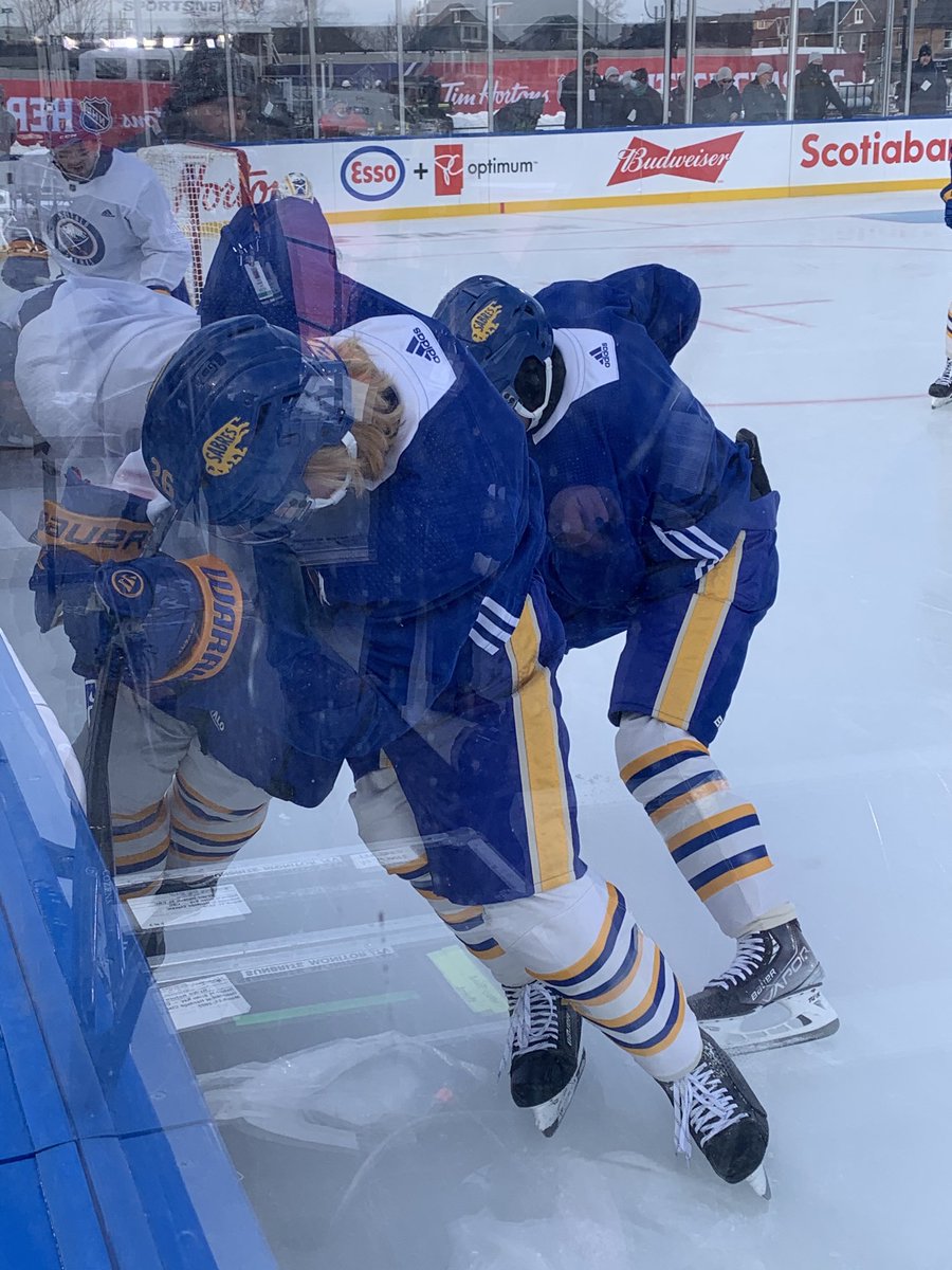 CCpxpSN's tweet photo. Vantage point for the Heritage Classic. #frontrowcentre https://t.co/Dx5qvzE9sQ