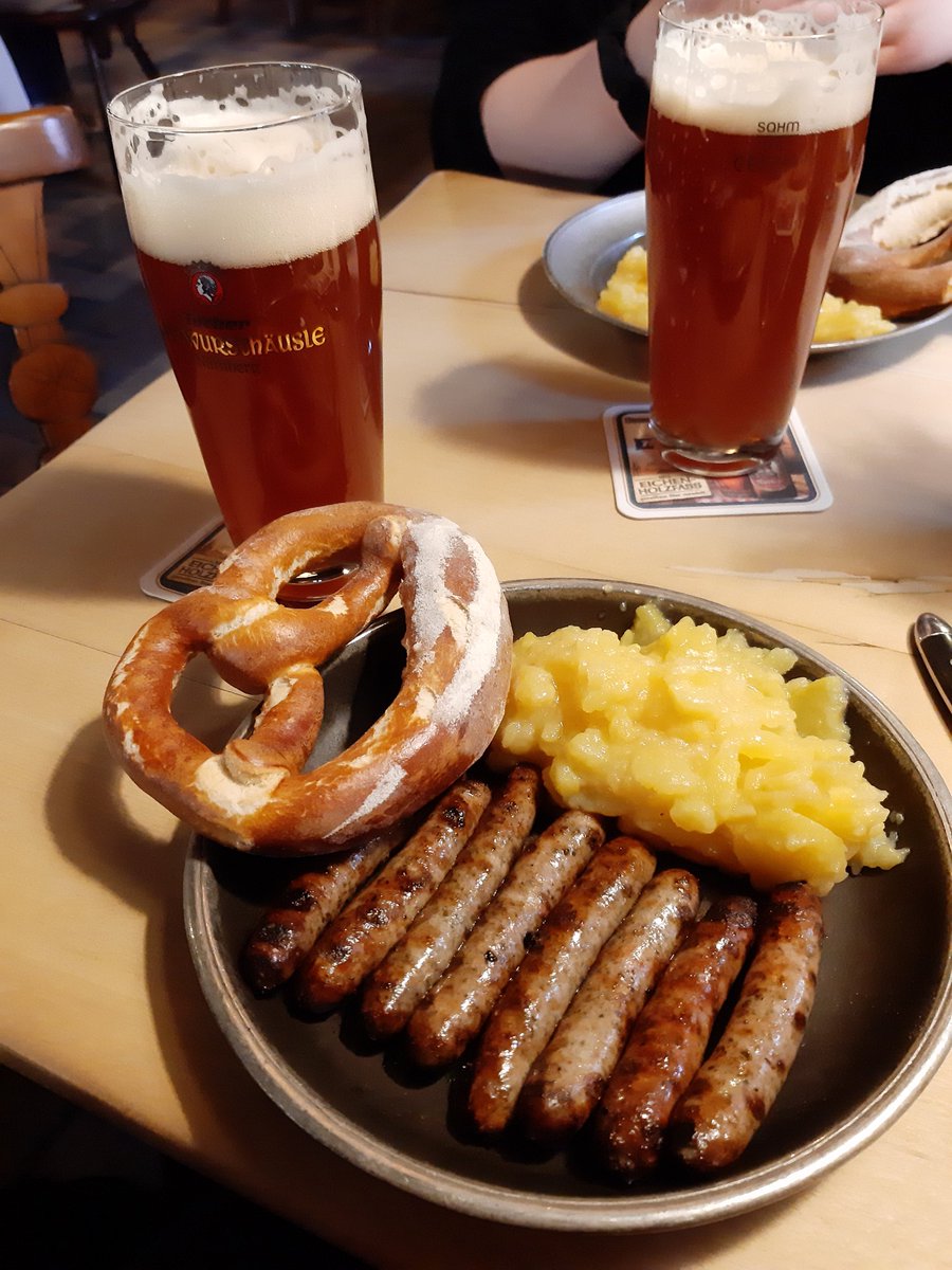 JessKaoth's tweet photo. @fdsc460 Nürnberg food: Nürnberg sausage, beer, sauerkraut. Fun fact: The reason why Nürnberg sausage is very tiny because people tried slide the sausage through the key hole during the war. And that makes sausage become smaller and smaller. https://t.co/UfuAHdUaFD