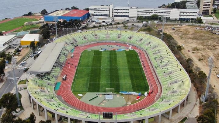 radioazulchile's tweet image. 🚨 Finalmente el partido entre Universidad de Chile y Unión Española se fija para el 27 de marzo a las 12:00 hrs en el estadio Elías Figueroa Brander de Valparaíso.