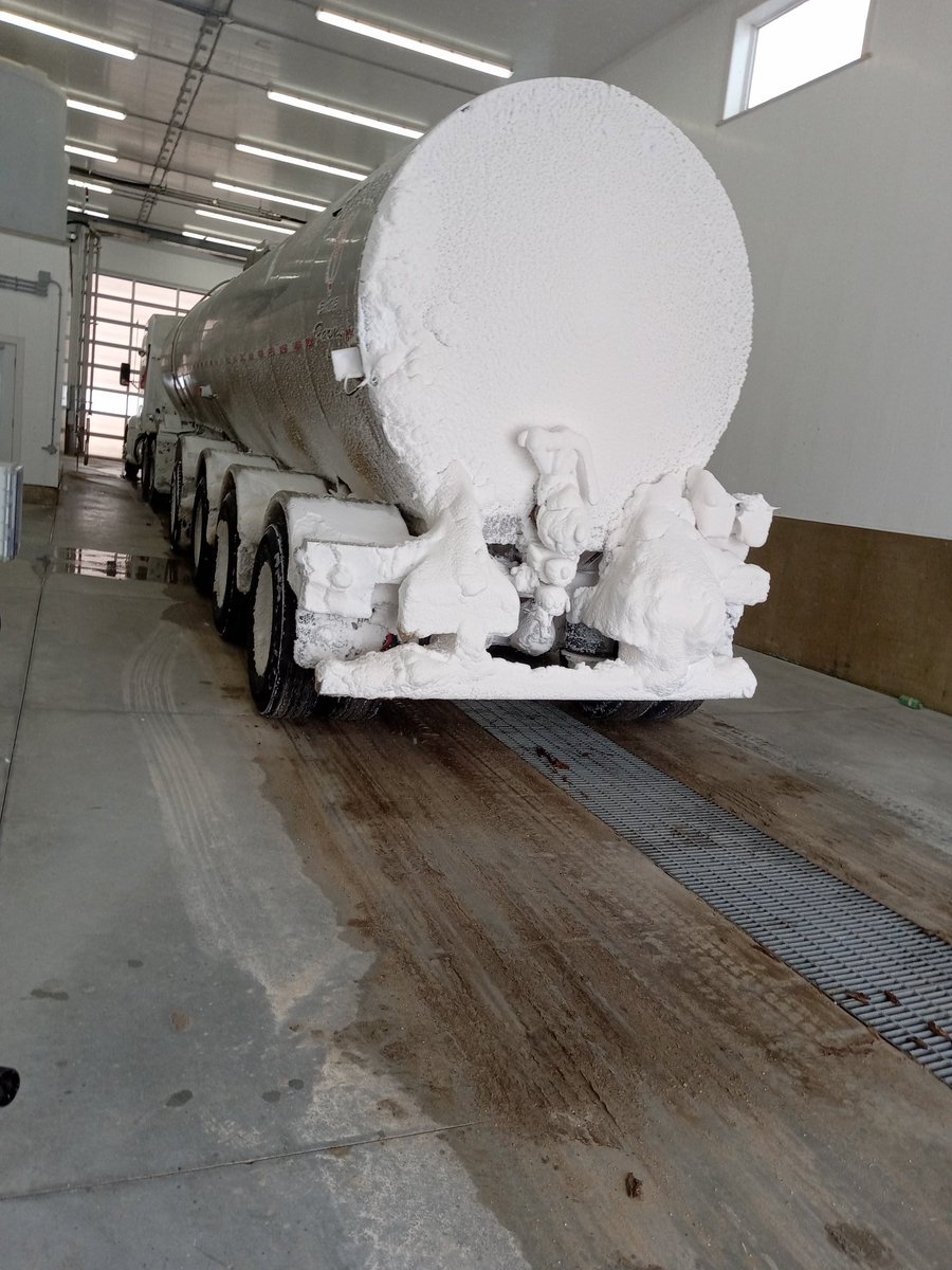 thefalse_earguy's tweet photo. Was definitely an interesting drive over Chesley way, thought it was bad going over but coming back wasn't any better!!! Happy to be home , everyone wants to be a truck driver till it's time to do real truck driver stuff 😀!!
#Damnsnow #isitspringyet https://t.co/v8rROiZAq2