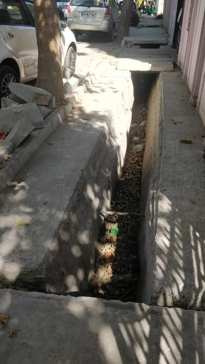 priza_7's tweet photo. @BBMPSplHealth @bbmpcommr @dineshgrao Hi sir
this is to bring to your notice that COMPLAINT NO: 20214826. Requesting you to check in to this issue. 1. Do we have an answer why only these 2 houses  footpath  remain  unclosed, Is it bcos we refused to pay  money  for  fancy  slabs? https://t.co/oHfVULGehu