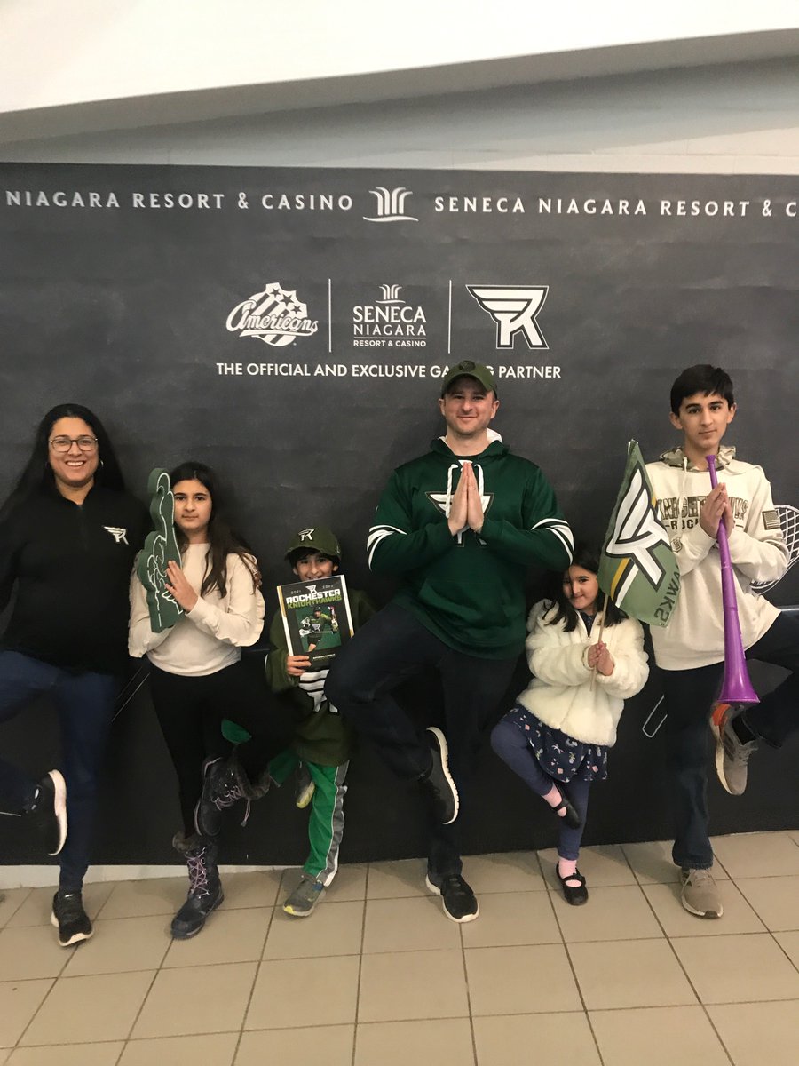 InwardOffice's tweet image. Doing tree pose at the game! #rocknighthawks @RocKnighthawks #senecaselfiewall