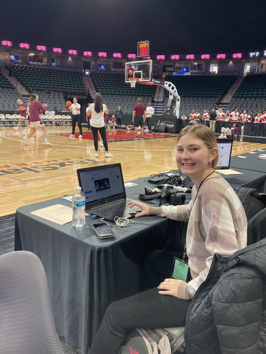 MURSBM's tweet photo. Intern Highlight of the Day: Anna Schneider, Senior.

Anna is currently serving as the Digital Media Intern with @MVCsports. She’s responsible for creating graphics and cutting audio/video for social and web use during #ArchMadness and #HoopsInTheHeartland.

#TheValleyRunsDeep https://t.co/csdFMcytFF