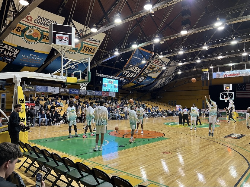 novusclothingco's tweet photo. Last Friday, our team had a blast at the opening game for the @AlbanyPatroons!🏀 We can’t wait to see them claim their crowns on the court the rest of the season and rock their NOVUS gear! #claimyourcrown https://t.co/WHWmjazB9C