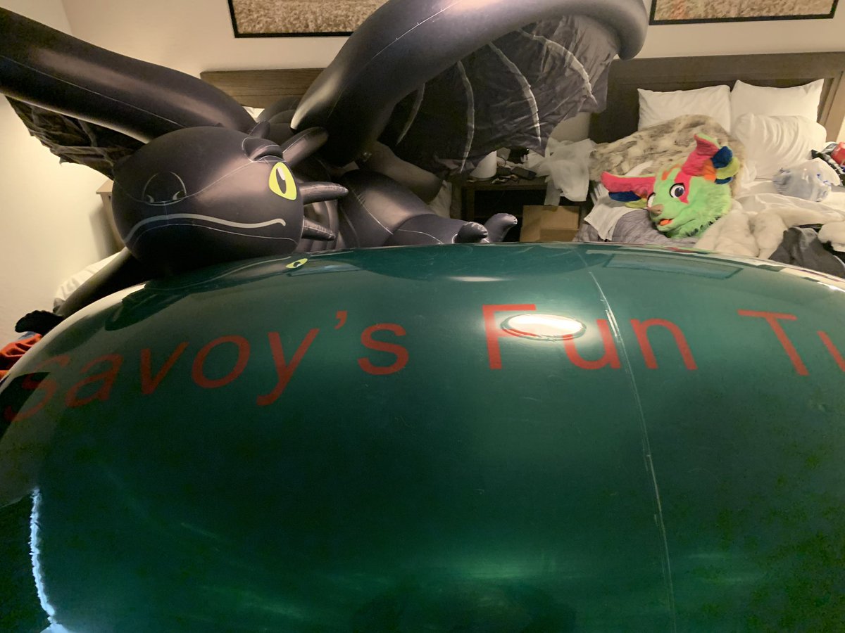 AynBlackFox's tweet photo. What’s going on here? Two inflatables??
#inflatable #inflatablesuit #toothlessdragon #inflatabletube https://t.co/NGVUbo6mgt