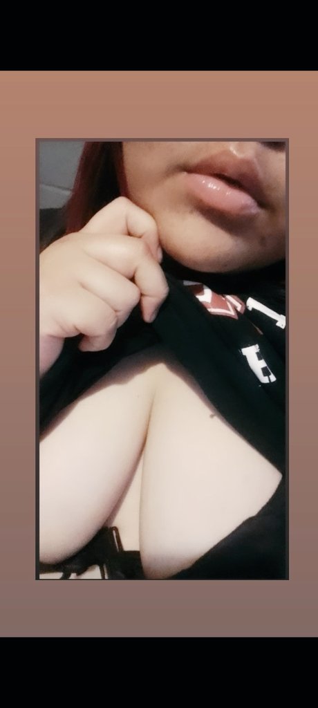 Ccarol9404's tweet photo. Love my lips in this pic 💖 https://t.co/QKVDvU5iwx