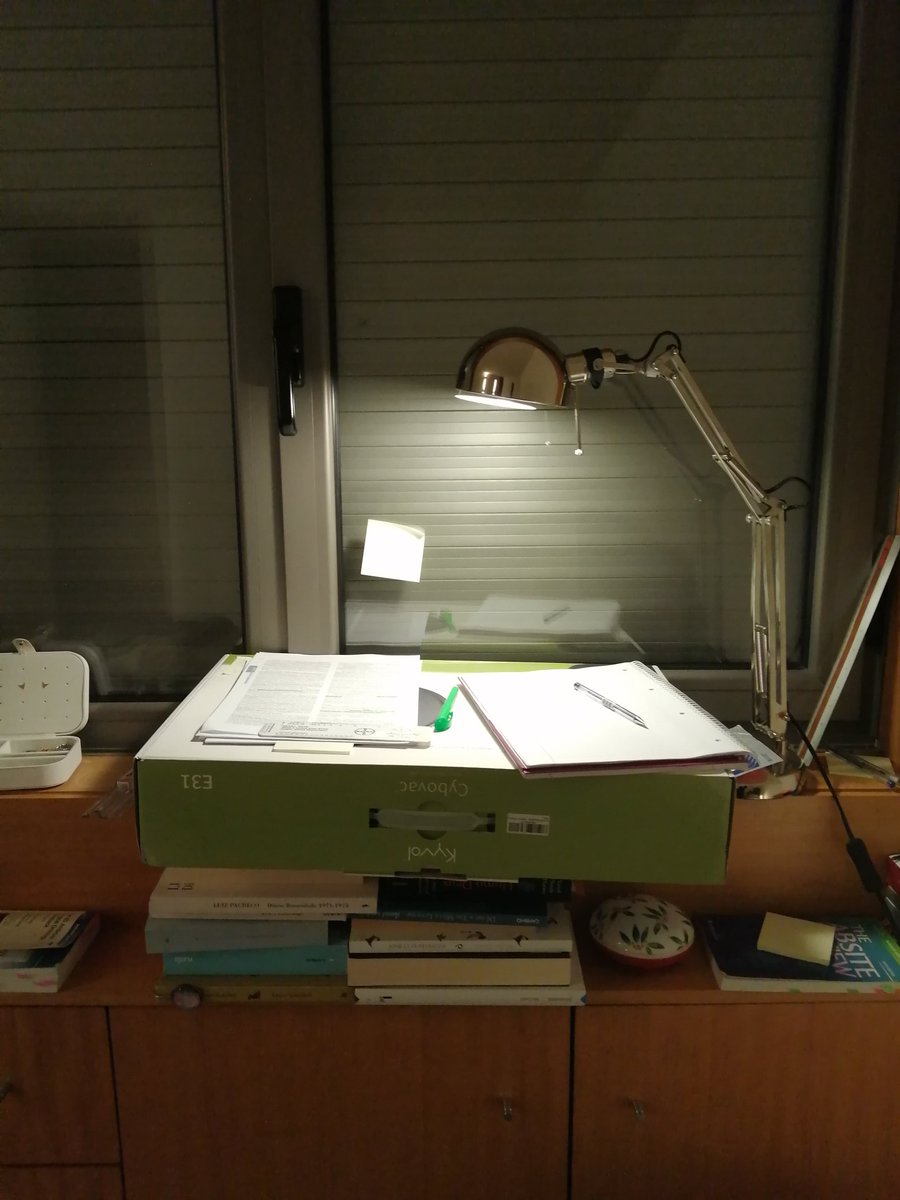 jmcarvas's tweet photo. My standing desk. I just stand there not studying at all. https://t.co/0aTSboPCcy