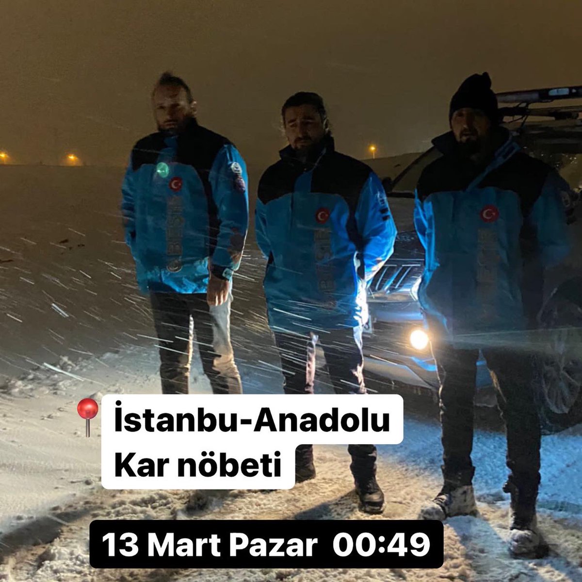 FatihSariyarTR's tweet photo. Tamamı gönüllü ekiplerimiz ile 4 gündür 7/24 kar nöbetimiz devam ediyor. 

Gönüllü kardeşlerimize bu fedakarlıklarından dolayı teşekkür ediyor, sizlerden onlar için dua istiyorum. 

Hayırlı Geceler. https://t.co/6t35U7Cs6m