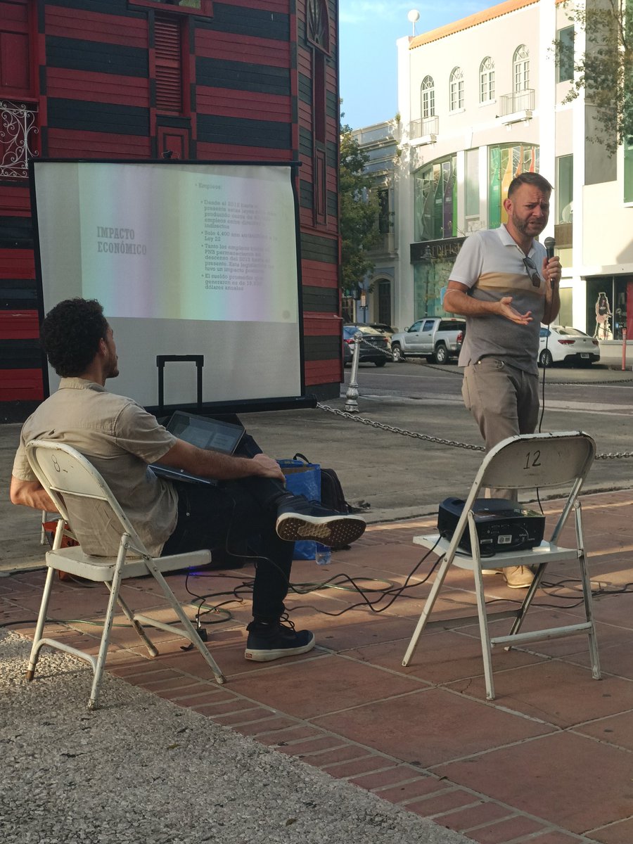 PIP_Ponce's tweet photo. Conversando sobre la leyes 20/22 en la Plaza Las Delicias. https://t.co/OOcaqiaEqw