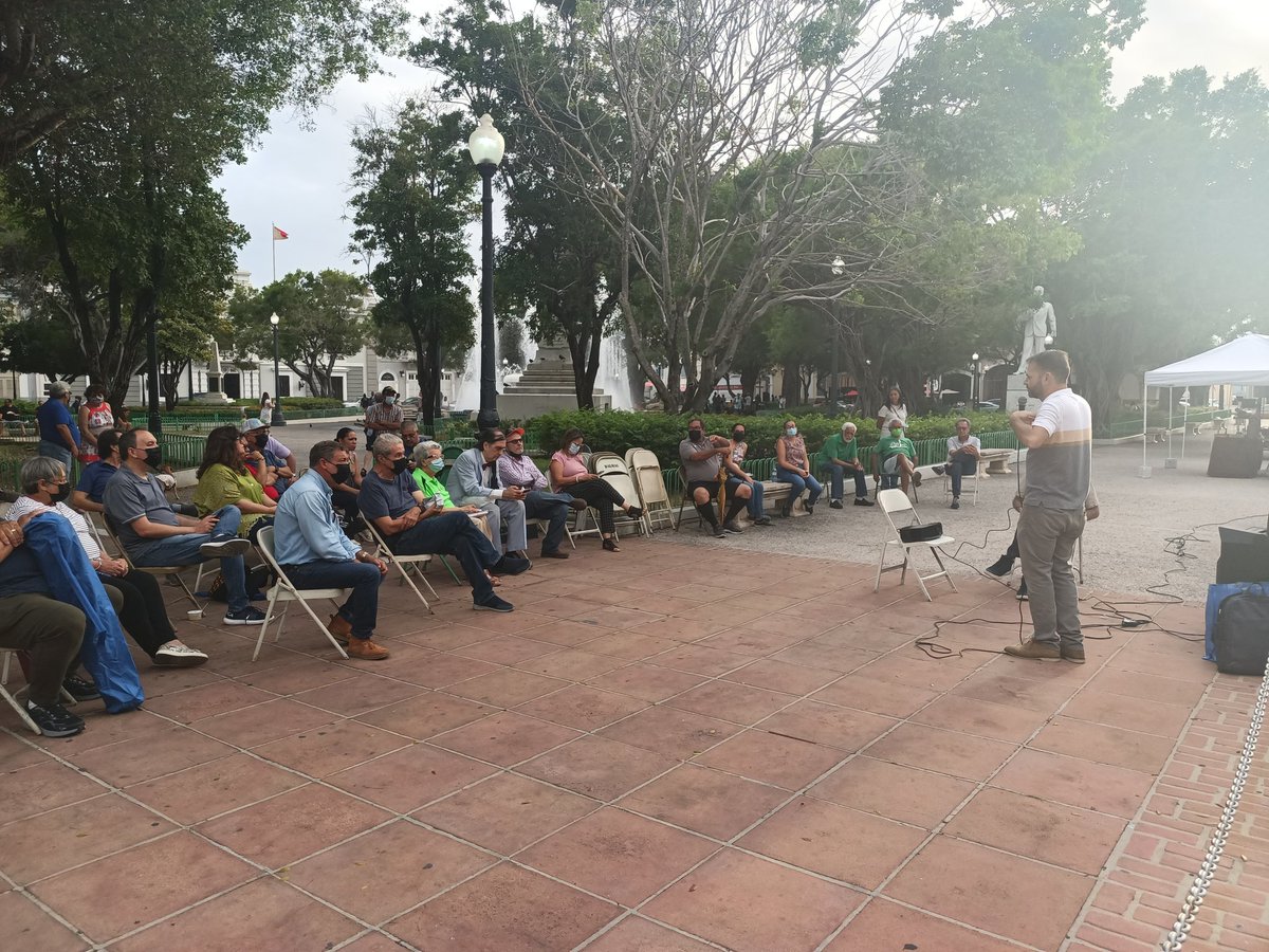 PIP_Ponce's tweet photo. Conversando sobre la leyes 20/22 en la Plaza Las Delicias. https://t.co/OOcaqiaEqw