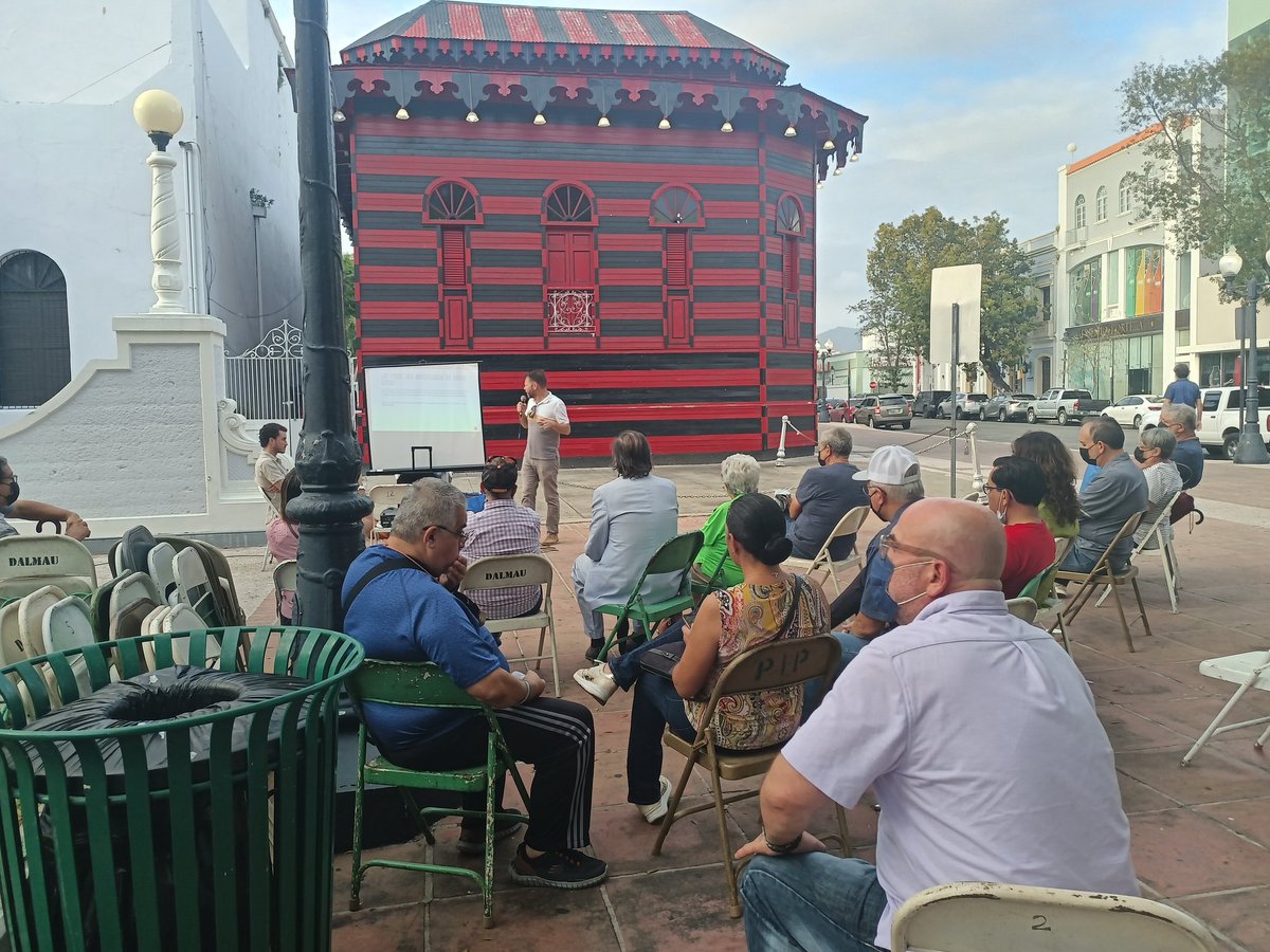 PIP_Ponce's tweet photo. Conversando sobre la leyes 20/22 en la Plaza Las Delicias. https://t.co/OOcaqiaEqw