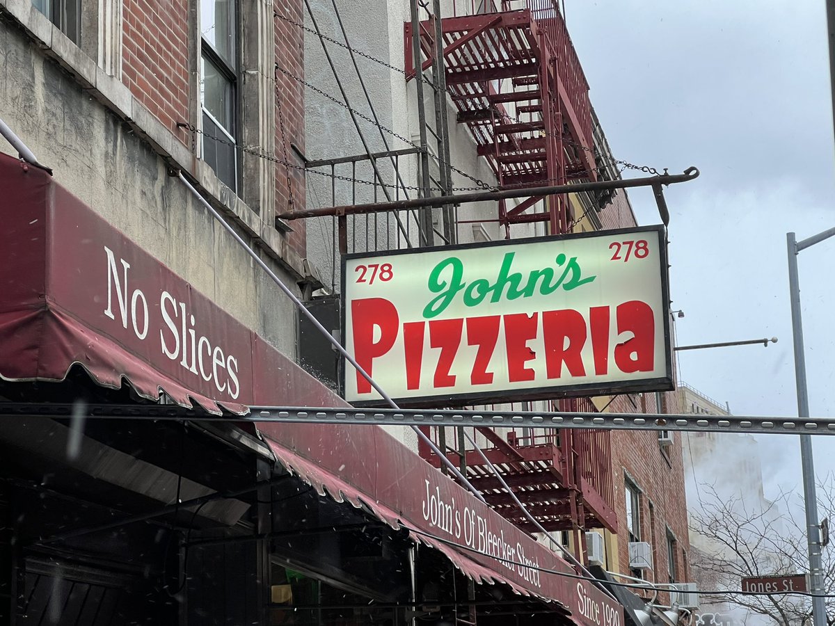 BlueLobsterPow's tweet photo. One bite everybody knows the rules @stoolpresidente ๐ #johnsofbleecker #pizza #NYC https://t.co/l2VzkZ6gUM
