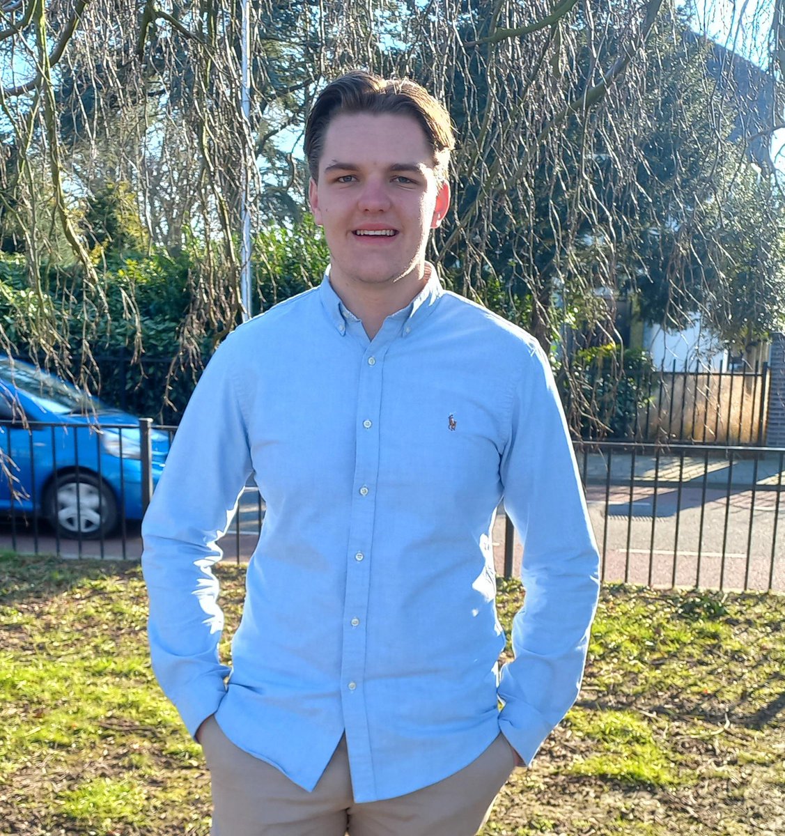 Onze #5 Jan Willem gaat voor de jongere inwoners van Albrandswaard. Die dreigen nogal eens vergeten te worden in de oude dorpskernen. Er is niet veel te doen, en de dienst wordt uitgemaakt door dinosaurussen. Hoog tijd voor een stem voor en door jongeren!