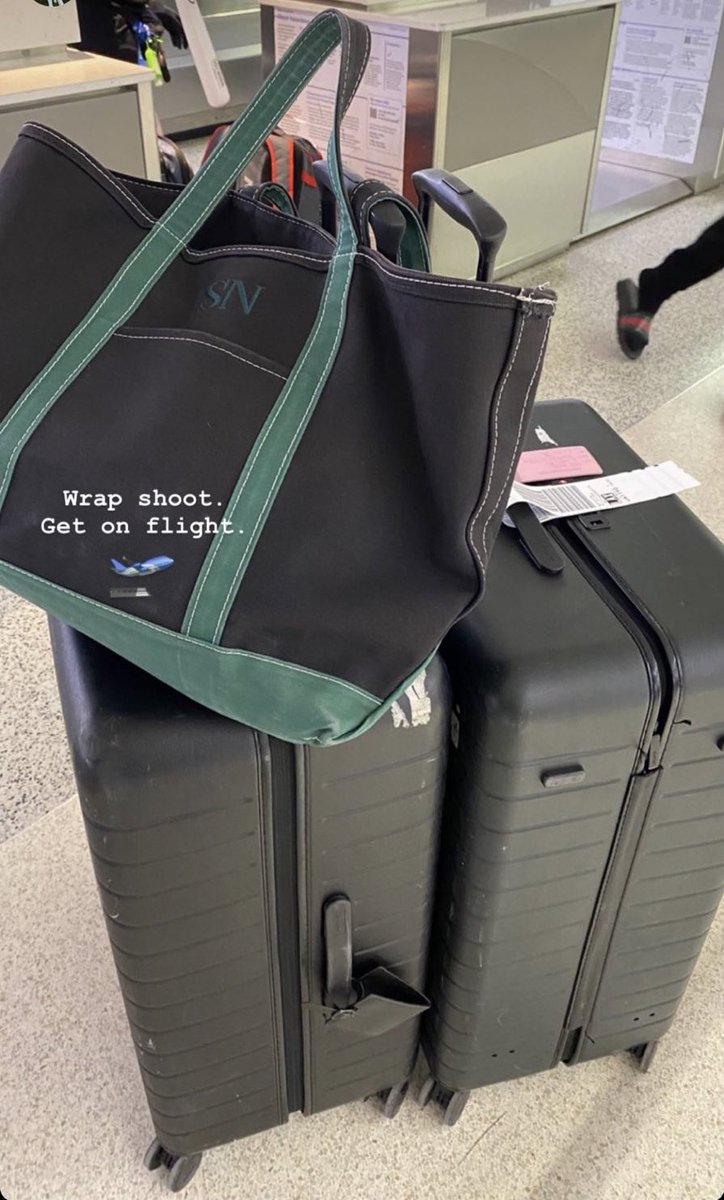 GomezSource's tweet photo. Selena’s style team are on their way to LA ✈️! https://t.co/QTMkRdL06p