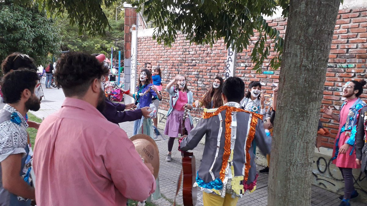 andreaapolaro's tweet photo. Carnaval con E de encuentro
Carnaval de barrio
Carnaval de vecines y carnaval jóven. 
 @carnavalecone https://t.co/PKaraoleWk