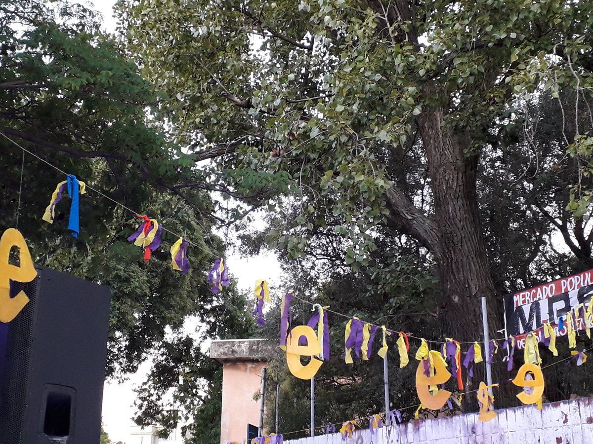 andreaapolaro's tweet photo. Carnaval con E de encuentro
Carnaval de barrio
Carnaval de vecines y carnaval jóven. 
 @carnavalecone https://t.co/PKaraoleWk