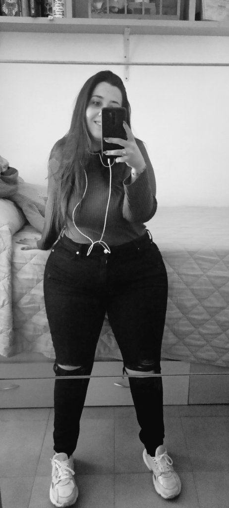 Digamos que con el móvil tapo mi cara hinchada por una muela extraída con cirugía. 🤘😌