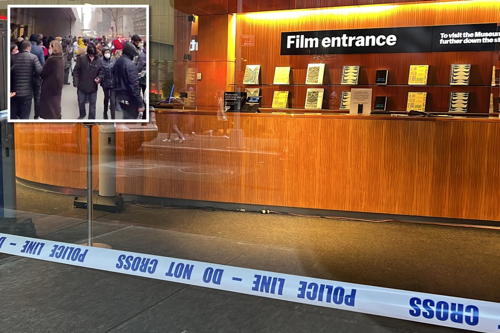nypmetro's tweet photo. Chaotic scene after two women stabbed at MoMA https://t.co/T0CqBsMsnE https://t.co/W1OnWQfS6D