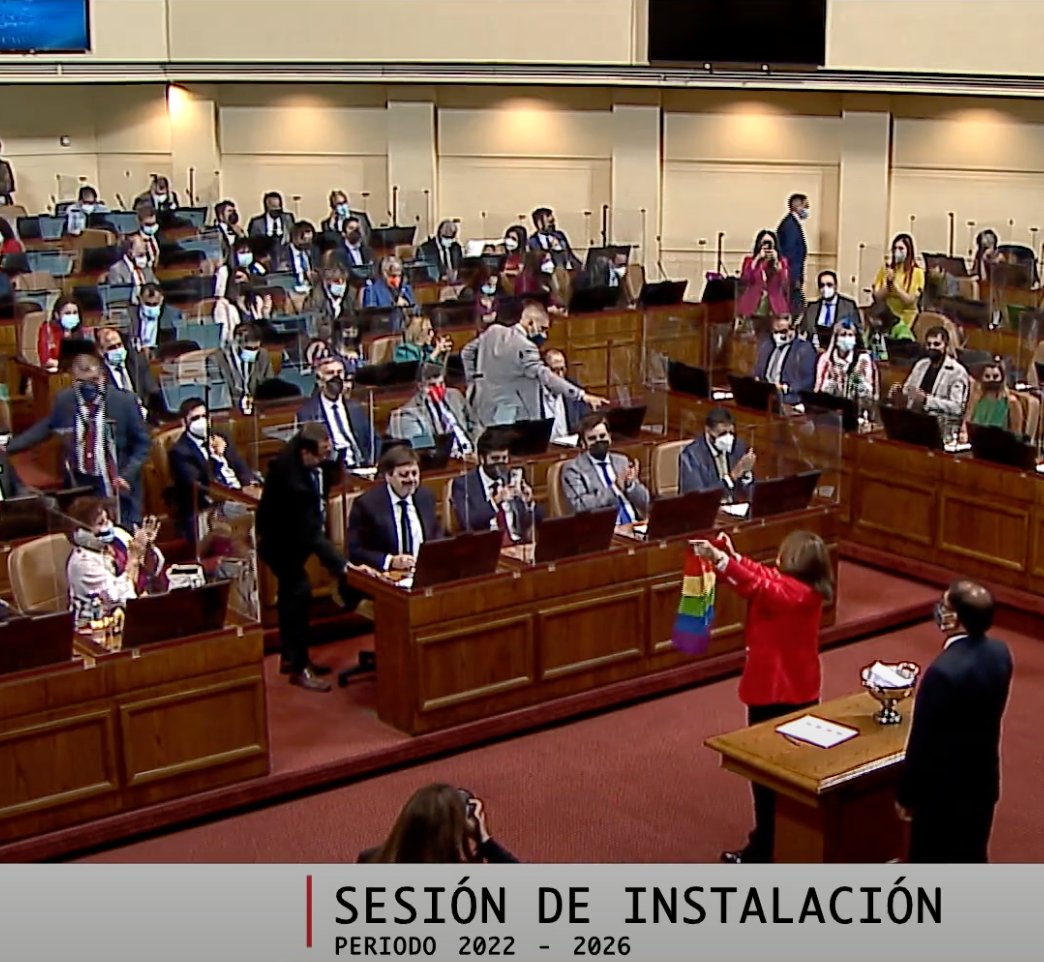 realBetoRiveros's tweet photo. No hubiera votado por ella, pero que bueno ver a @DraMLCordero que, siendo diputada UDI, aplaude a personas en la vereda contraria como @emischneiderv y @LorenaPizarroS.

#Edecán #Boric #Revolucion #Navarro #Malucha #Contardo #Piñera https://t.co/CFm5lyENna