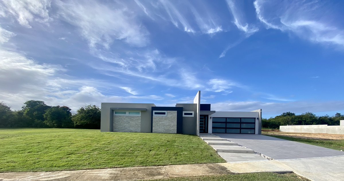 chfigueroapr's tweet photo. Como todo comenzó vs. Como terminó. Oficialmente "Homeowners". https://t.co/HqdHCX9fDq