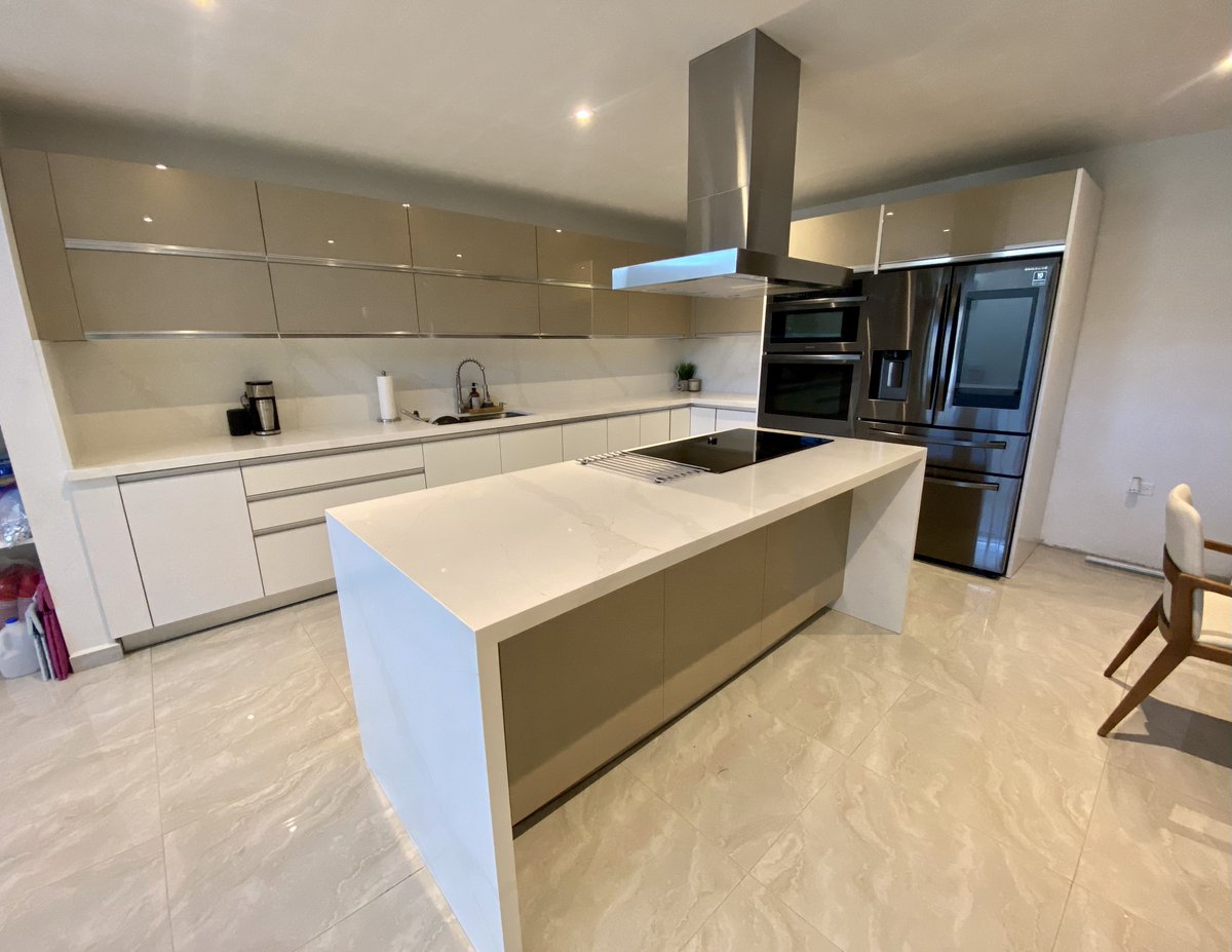 chfigueroapr's tweet photo. Como todo comenzó vs. Como terminó. Oficialmente "Homeowners". https://t.co/HqdHCX9fDq