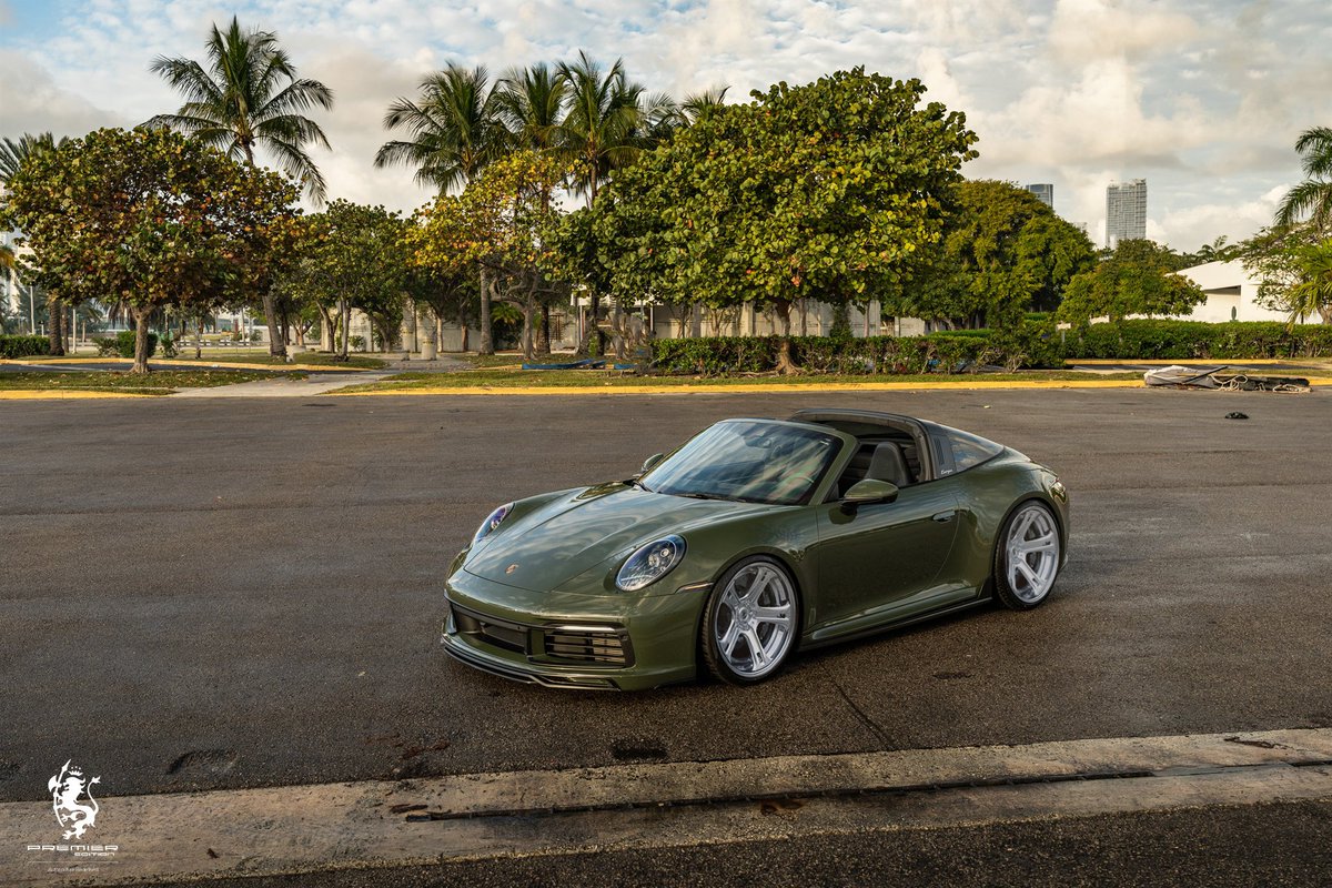premieredition's tweet photo. Vehicle: Porsche 992 Targa  | 2021
Wheels: CS5-F 3pc Forged 
Finish : Gloss Brushed Face | Polished Lip
Size: Front: 9.5×21 | Rear: 12.5x22
#premieredition #cs5f #luxurycars #supercars  #wheels #jantes #porsche992 #porsche992targa #porsche #forgedwheels https://t.co/2qJ9jzxfO4