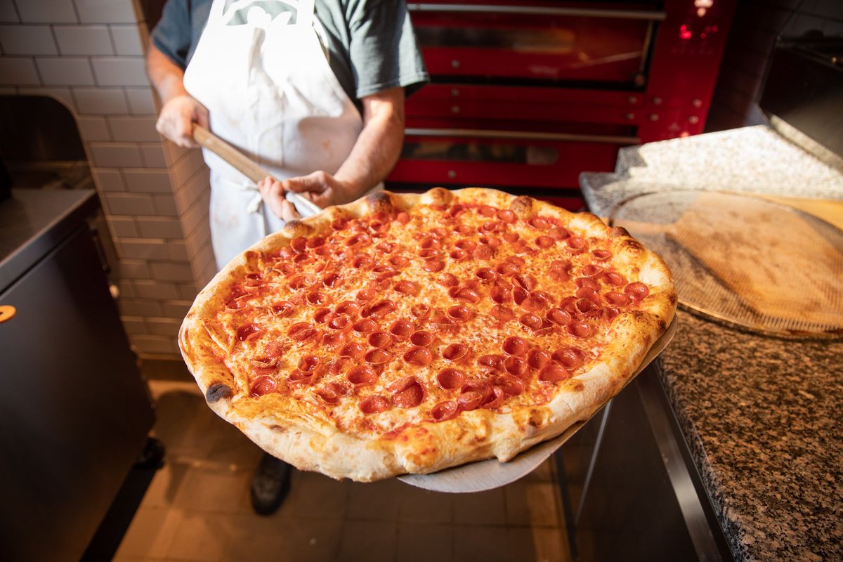 HarrahsVegas's tweet photo. Retweet if you need this whole pie from @CakeBossBuddy's #PizzaCake 🍕 https://t.co/iHNQJ480Pi