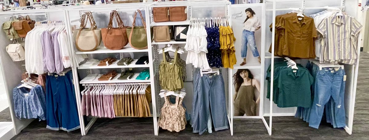 Shoutout to my DBO Edith in RTW, this is her Dressed up shop on a SATURDAY! Newness shown and displayed proudly and Mannequins to match. I can just say I am a very happy VM. <a href="/KlimaAntoinette/">Antoinette_Klima</a> @HannahCardy3 <a href="/KinnearOnTarget/">DK</a>