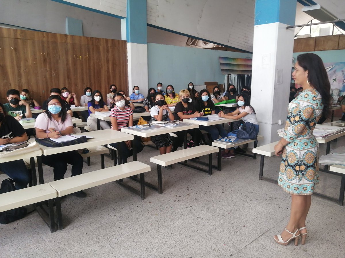 brendaorosnava's tweet photo. Pimera mujer trans como docente en el sistema educativo superior de la Universidad  Nacional de  El Salvador🇸🇻
Que orgullo reconocer mi esfuerzo  como profesional, Artista y  mi lucha por la inclusión a la diversidad 🎨🏳️‍🌈🏳‍⚧ https://t.co/infpzOyWlD