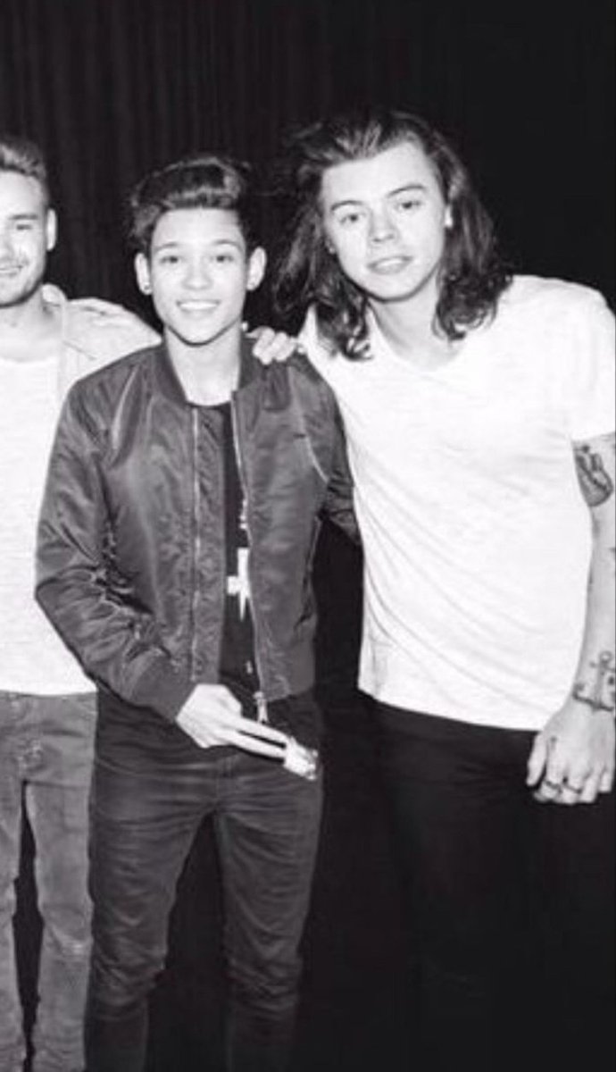 mirnaxtomlinson's tweet photo. Even the universe can't explain this https://t.co/tnpuyJcFlg