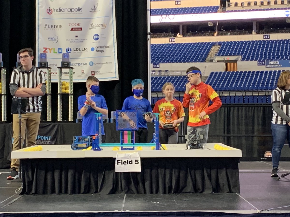 Cougarbots finish the day strong! Last match! #Proud2bMIS <a href="/miscougarbots/">miscougarbots</a> ⁦<a href="/MISPrincipal/">Maxwell Intermediate School Principal</a>⁩ ⁦<a href="/MIS__AP/">Lisa Leliaert</a>⁩