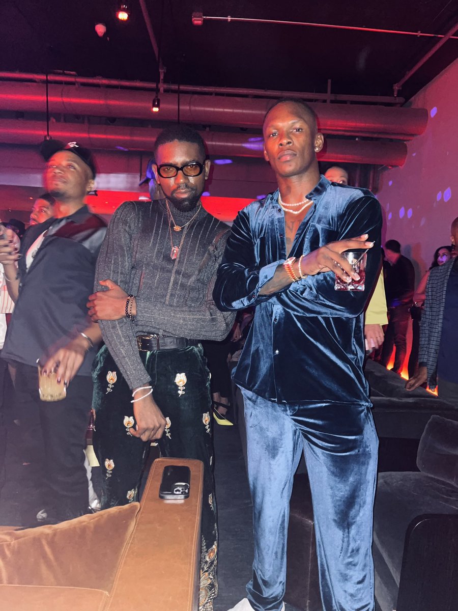 stylebender's tweet photo. Caught a voooiiibe last night!
Cultured by @ugomozie 
Secured by G1 and G2
Mana from Taika 🥝 https://t.co/IBNbE85kbP