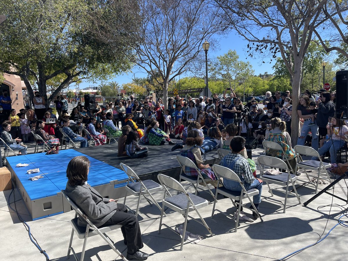 MrsArmenta7's tweet photo. Do I Hear Happiness In Here? Amazing Job Vista Academy Children’s Theatre! Standing room only at the Vista Festival of the Arts! Super proud of our talented students! 👏🏻👏🏻👏🏻@VistaDance @VistaAVPA https://t.co/gYcovKzqSi