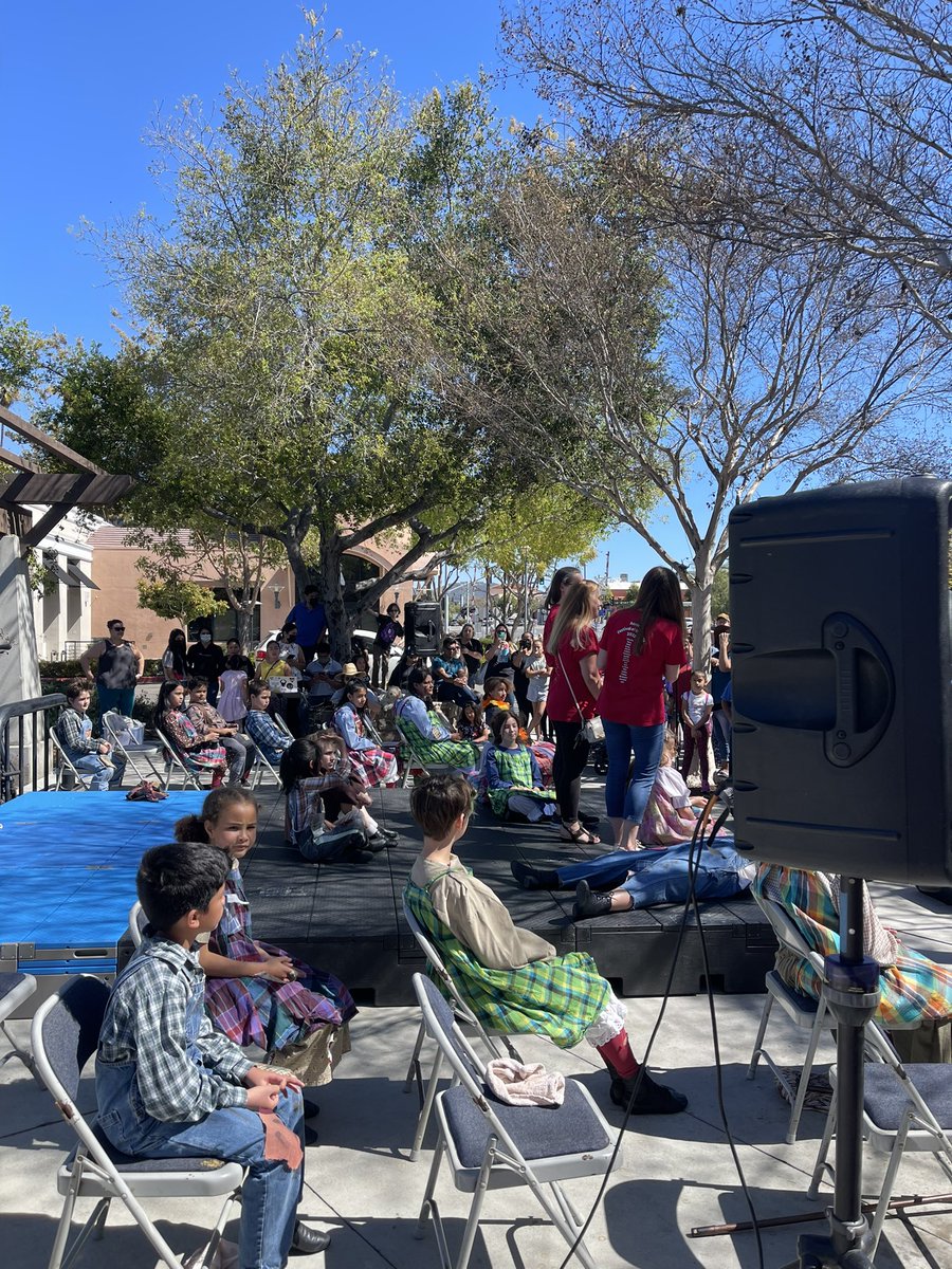 MrsArmenta7's tweet photo. Do I Hear Happiness In Here? Amazing Job Vista Academy Children’s Theatre! Standing room only at the Vista Festival of the Arts! Super proud of our talented students! 👏🏻👏🏻👏🏻@VistaDance @VistaAVPA https://t.co/gYcovKzqSi
