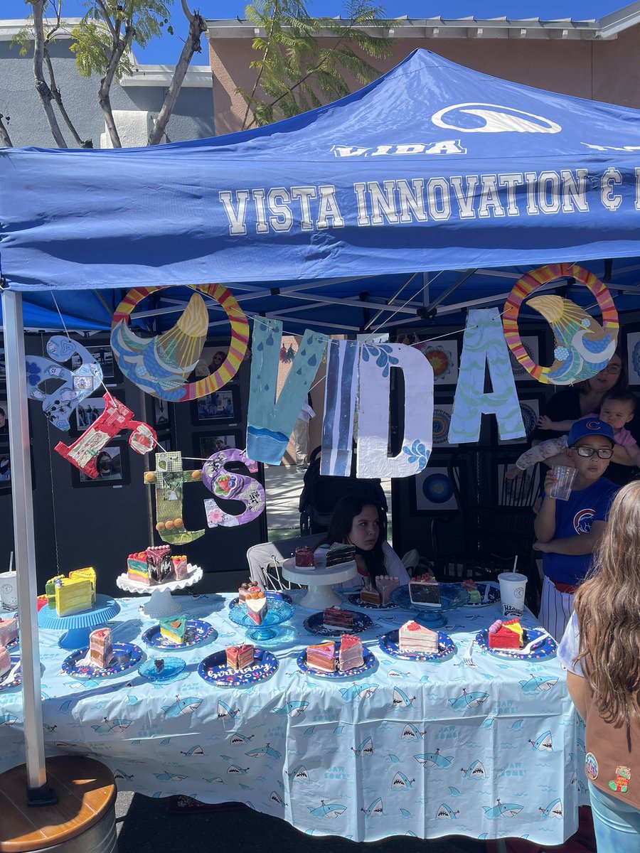 MrsArmenta7's tweet photo. So fun to see @VIDASHARKS creations today at the Festival of the Arts! https://t.co/1nr5dUGJOr
