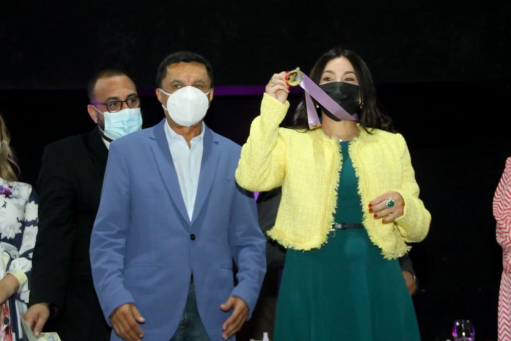 MorelRodriguezA's tweet photo. Continúen así, siendo ejemplo de hogar, trabajo y compromiso. Nos rendimos ante sus pies y les damos el abrazo fraternal en señal de agradecimiento por darnos la vida y estar a nuestro. Las amamos hoy, mañana y siempre con todo el corazón. #NuevaEsparta #DiaInternacionalDeLaMujer https://t.co/hRpDArs6k6