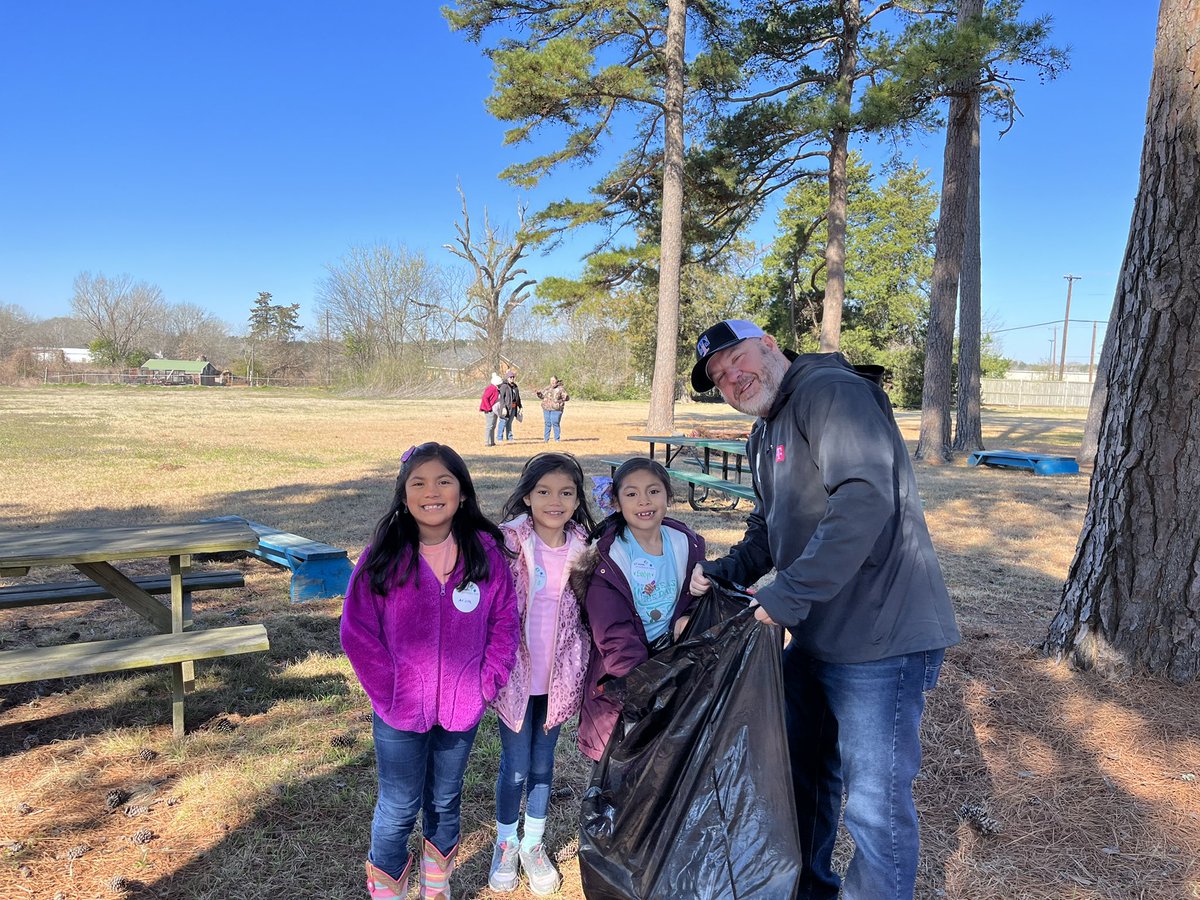 T-Mobile at Tyler was honored to be invited to the 110 Girl Scout birthday 🎉  <a href="/TheAldanski/">Andres Aldana</a> <a href="/domjrcoleman/">Dom Coleman</a> <a href="/cjgreentx/">Chris Green</a> <a href="/JohnStevens_/">John Stevens</a> <a href="/JonFreier/">Jon Freier</a> 
 #NationalGirlScoutDay