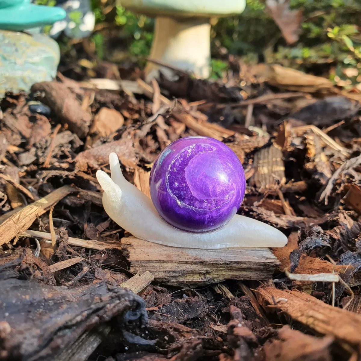 bowtopia's tweet photo. Crystal snail 
#CrystalMoon #Crystal #snail #ornament #smallbiz #follow4forllow https://t.co/QeIfljqrmm