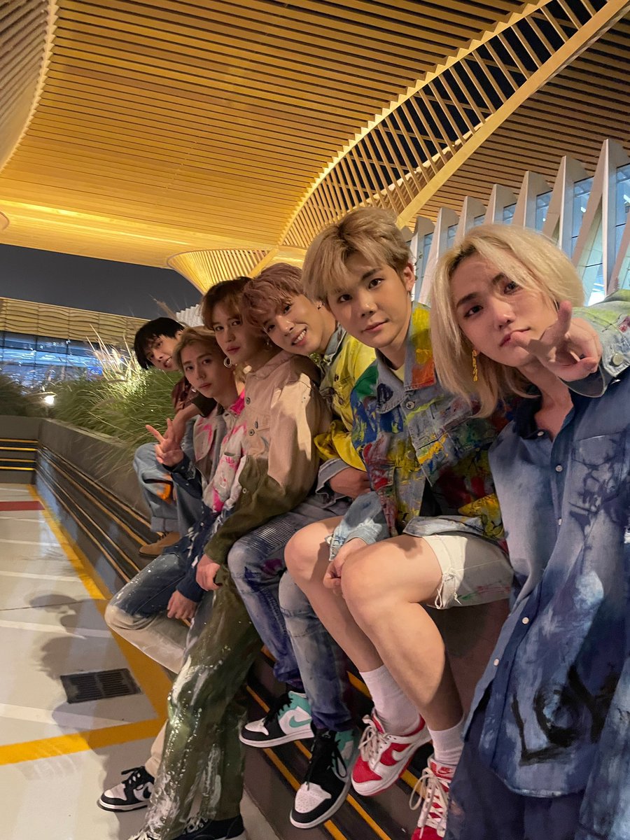 megamax_twt's tweet photo. [ #MGX_Photo ]

두바이엑스포2020 맥시멈들 덕분에
무사히 마쳤어요❤️

고마워요😊

#두바이엑스포2020 #두바이엑스포 
#메가맥스 #MEGAMAX #MGX https://t.co/JeemzPHbw2